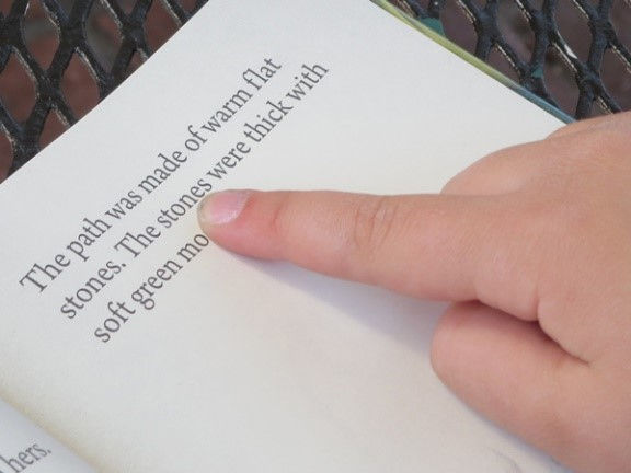 خواندن سریع متن با کمک انگشتان